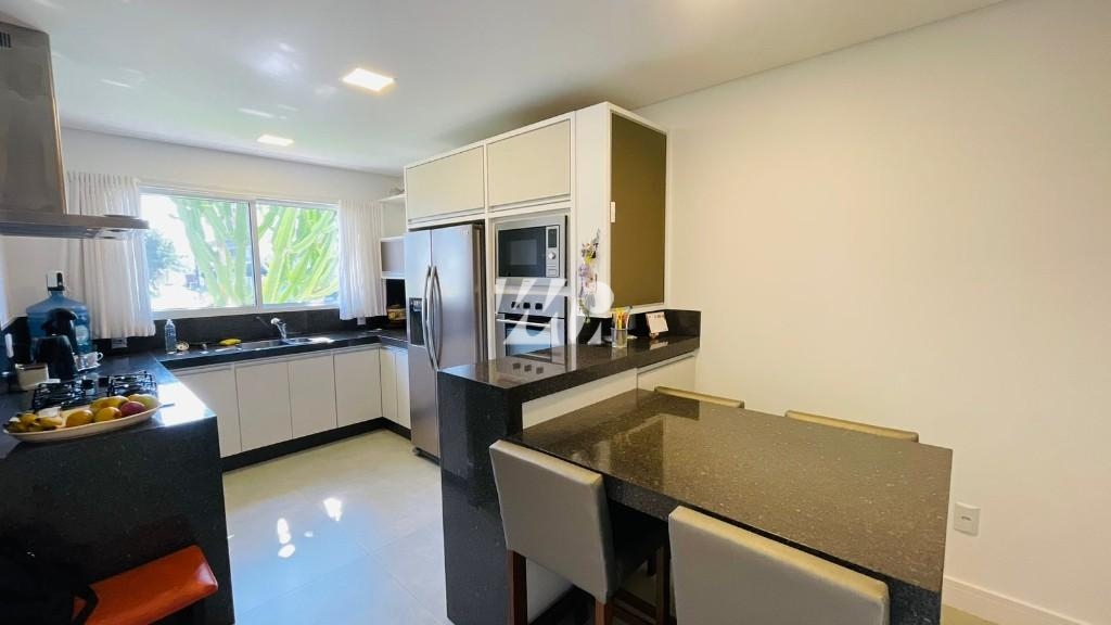 Casa em Pedra Branca, Palhoça. 4 quartos, 253m². Imagem 8 de 21